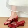 Chanclas con Tachuelas para Aumentar la Altura para Mujer, Nuevo Estilo Verano 2026, Sandalias de Tira Goma con Cuña Casual para Exteriores, Estilo Vacaciones en la Playa
