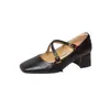 Versión de Piel de Vaca 2026 Primavera Nuevos Zapatos Retro de Tacón Alto Grueso con Punta Cuadrada para Mujer con Tirantes Cruzados Delanteros en Marrón