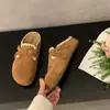 Sapatos femininos super populares estilo Birkenstock com sola macia, nova coleção de outono, de calçar, bico fechado, design de meio chinelo, adequados para uso externo, confortáveis para gestantes