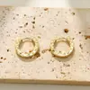 Brincos redondos de metal simples e elegantes, pequeno luxo, acessórios para o dia a dia
