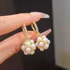 Agulha de prata S925, pérola perfumada, assimétricos, brincos de estilo natural para mulheres, com um design único e elegante, versáteis e simples, apresentando um pingente em forma de coração