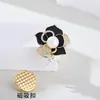 Broche de Camelia de Zirconia Perla de Agua Dulce Hebilla Magnética Imán Sin Costuras Lujo de Alta Gama Accesible Ramillete Antiexposición