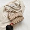 Bolso de mensajero popular de este año 2023, nuevo bolso de otoño, bolso de hombro sencillo de moda para mujer, bolso cuadrado pequeño informal coreano