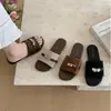 Hebilla de metal elegante estilo commuting chanclas de verano hebilla de cierre chanclas de fondo plano estilo coreano sandalias sandalias de una tira calzado de verano para exteriores de alta calidad para mujer