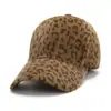 Gorros de Otoño e Invierno para Mujer, Gorra de Béisbol Estampado Leopardo con Bola de Piel, Gorra Visera Gruesa Cálida, Protección Solar para Exteriores, Gorro para Padres e Hijos, A Prueba de Frío