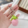 Llavero de Fresas Tejidas a Crochet Hecho a Mano Colgante de Fruta Tejida Lindo Accesorio de Decoración para Bolso DIY