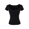 Puramente seductora y sexy, esta elegante camiseta de cuello cuadrado con clavículas al descubierto estiliza a las mujeres.. Es un nuevo estilo de primavera-verano con bolsillos, un corte ajustado y una longitud corta.