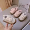 Primeros zapatos para caminar de niña, estilo conejito dulce, versión coreana de zapatos casuales de moda para niñas, zapatos infantiles otoño 2026