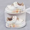 Novos Sapatos Infantis para Bebês Outono 2026 para Meninas e Meninos, Sapatos de Couro Branco, Tênis da Moda Baixos com Desenho Animado