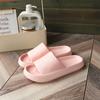 Zapatillas de casa de suela gruesa, venta al por mayor, color sólido, de verano, a la moda, para parejas, sandalias con sensación de pisar excrementos para hombres y mujeres, zapatillas de baño al aire libre