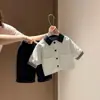 Conjunto de Primavera e Outono para Meninos 2026 Nova Moda Casual Esportiva para Crianças, Conjunto de Duas Peças Tendência para Bebês no Outono