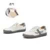 Tênis Brancos de Couro Genuíno para Mulheres, Novo Estilo Primavera 2026, Tênis Casuais Confortáveis, Sapatos Esportivos com Solado Espesso que Aumentam a Altura, Sapatos Femininos Versáteis e Modernos