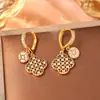 Brincos de Clipe de Zircônia Super Brilhantes em Formato de Trevo com um Toque Luxuoso e Sofisticado, Brincos Exquisitos e Modernos com um Design Único Que São Versáteis