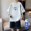 Traje corto de manga corta de moda estilo Hong Kong para hombre, conjunto casual de verano holgado versátil de camiseta y pantalones cortos de seda helada para deportes