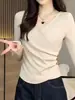 Elegante top base de retazos plisados otoñales para mujer, camiseta de manga larga con cuello en V estilo coreano y diseño único, a la moda y que realza la figura