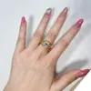 Anel de Aço Inoxidável com Rosca e Diamante Único, Moda Transfronteiriça Europeia e Americana, com Textura Vintage e Incrustação de Zircônia, Anel Versátil de Luxo Leve