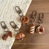 Llavero Colgante de Pan Alcalino Simulado Juguete de Comida de Resina Croissant Bagel Pan Francés Adorno Accesorio de Regalo