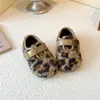 Sapatos de Algodão Quente com Forro de Lã Birkenstock da Moda para Meninas 2025 Inverno Novo Sapatos Peludos Externos com Solado Macio para Crianças e Bebês