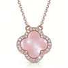 Colgante de diamante y trébol elegante de moda de acero de titanio, collar con personalidad de súper hada, diseño de chicas, collar de celebridades en línea, todo a juego