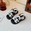 Sandalias para Niñas Estilo Coreano Moño Niña Pequeña Punta Abierta Zapatos de Playa 2026 Nuevo Verano Versátil Zapatos de Princesa