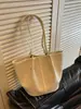 Bolso cubo tejido súper popular para mujer, nuevo modelo de verano 2026, de alta gama, lujo ligero, nicho, versátil para el trabajo, bolso de hombro