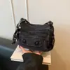 Bolso casual de mezclilla lavado con múltiples bolsillos y diseño en capas, simple y duradero, adecuado para ir al trabajo, se puede llevar al hombro o cruzado.