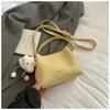 Bolsa de Mão Pequena Casual para Mulheres 2025 Nova Moda de Verão Versátil Bolsa Balde de Ombro Estilo Estrangeiro Bolsa Transversal
