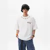 Camiseta Bordada Blanca de Cuello Pequeño para Hombre, Diseño de Moda Estilo Americano para Verano, Manga Corta, Corte Limpio, Corte Holgado