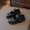 Sapatos de Couro para Meninas Versáteis de Criança Sapatos Pequenos de Couro de Princesa Novo Estilo Outono 2025 Primavera Verão para Bebê Solado Macio Sapatos Simples de Um Cadarço
