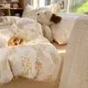 Juego de cuatro piezas de algodón kapok con hilo de doble capa, tacto nube, Clase A, sábana de algodón puro suave y amigable con la piel, funda de edredón, juego de tres piezas para cama de dormitorio~