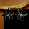 Pendientes de flor de gota de esmalte estilo chino diseño de nicho exagerado pendientes de pétalo pendientes de lujo ligero de alta calidad para mujer