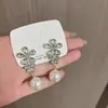 Brincos de luxo de alta qualidade para mulheres, brincos de flor com pingente de gota d'água cravejados de diamantes e pérolas, brincos de personalidade da moda, atacado