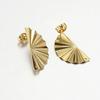 Pendientes geométricos de acero inoxidable europeos y americanos con forma de abanico y relieve irregular. Accesorios de joyería DIY transfronterizos.