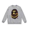 Marca moderna de estilo japonês com estampa de desenho animado de cabeça de macaco, nova blusa de moletom casual de gola redonda em terry de corte solto para homens e mulheres, adequada para adolescentes no outono e inverno