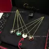 Collar con Amuleto V-Gold de Alta Calidad Bañado en Oro Rosa de 18K, Perla Blanca, Colgante de Ágata Roja, Cadena para Clavícula con Cierre de Seguridad