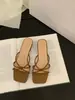 Sandalias de hada estilo francés con tacón grueso para uso en exteriores, nuevo modelo de verano 2025, sandalias plateadas elegantes para combinar con faldas