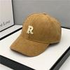 Gorra de pana con letra R para pareja, gorra de béisbol para hombre y mujer, gorra coreana de moda para cabeza grande, todo para combinar, otoño e invierno, venta al por mayor