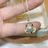 Venta al por mayor de perlas de Zhuji Set de perlas naturales de agua dulce de 9-10 mm Pendientes de zircón en espiral Colgante Anillo Juego de tres piezas