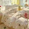 Juego de ropa de cama de cuatro piezas de terciopelo de leche con encaje estilo princesa, funda de edredón de forro polar de coral de doble cara engrosada para invierno, juego de tres piezas para dormitorios