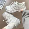 Tênis dad shoes de malha com sola grossa para mulheres, novo modelo 2026, sapatos respiráveis populares para verão e outono, tênis de caminhada para atividades ao ar livre com sola macia para mulheres