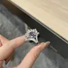 Anillo Nuevo Estilo 2025 Completamente Incrustado de Diamantes para Mujer Lujo Accesible Europeo y Americano Forma de Abanico Alto Gama Corindón Rojo Anillo para Dedo Índice Joyería