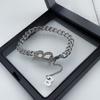 Collar con la letra B de acero y titanio de metal europeo y americano para mujer, moderno, ligero, de lujo, con diseño de nicho, ideal para celebridades de Internet, combina con todo, cadena de suéter de alta gama.