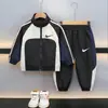 Conjunto de Ropa de Primavera y Otoño para Niños, Elegante Chaqueta con Cuello Alto, Conjunto Deportivo de Dos Piezas, Marca de Moda para Niños Mayores, Ropa Infantil de Comercio Exterior