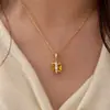 [Caramelo Âmbar] Colar Quadrado Geométrico com Strass Amarelo Corrente Versátil para Clavícula Design de Nicho Colar de Cera de Abelha