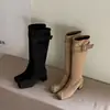 Botas largas ajustadas de gamuza para mujer, botas de caña alta, nuevo estilo otoño e invierno, punta cuadrada con hebilla de cinturón, tacón medio grueso, botas hasta la rodilla para mujer