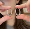 2025 Nuevos Pendientes Populares de Plata Pendientes de Aro Liso para Mujer Lujo Niche Accesible de Alta Gama Pendientes de Aro Grandes Elegantes