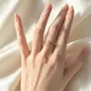 Novo Anel de Flor de Zircônia Dourada de Nicho de Luxo para Mulheres, Fashion e de Alto Padrão, Design Aberto Ajustável, Joia Versátil para Mulheres