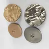 Botón metálico de aleación de zinc de alta calidad electrochapado botón de pie alto corrugado botón de hendidura botón de costura a mano botón de camisa abrigo gemelos