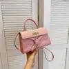 Bolsa Bestseller de Outono Transfronteiriça Feminina 2026 Nova Super Quente Nicho Bolsa Kelly Platina Versátil de Ombro Único Transversal