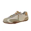 Aumento interno de altura de 4 cm ~ Zapatillas de entrenamiento alemanas estilo celebrity para mujer, nuevo modelo de verano 2026, zapatos casuales cómodos y transpirables para mujer